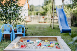 Apartment Moni Garten mit Sandkiste und Rutsche_062_Burgenland_Tourismus_wearegiving