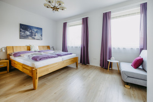 Apartment Moni Schlafzimmer_2 Doppelbett und Sofa_032_Burgenland Tourismus wearegiving